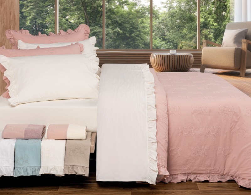 Colcha acolchada de algodón bordada con volante – modelo Moraig – NE Home