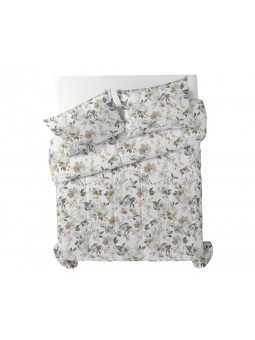 Vista del edredón Nilo con estampado floral y fundas de cojín a juego.