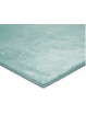 Detalle de tejido de alfombra en color liso de tejido extra suave en color verde agua