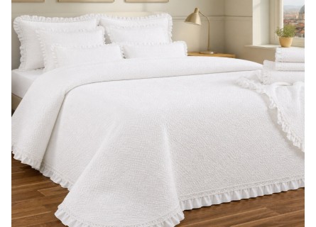 Colcha Martina NE HOME en color blanco con volante y puntilla
