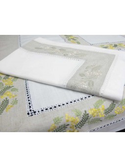 Mantel de hilo bordado con detalle de mimosas en color blanco y lino.