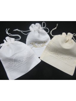 Bolsa saquito de algodón con diseño bordado en color blanco o beige