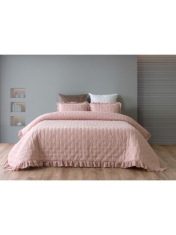 Colcha Edredón estilo romántica con volante en color rosa. Ideal para vestir tu dormitorio este Invierno.