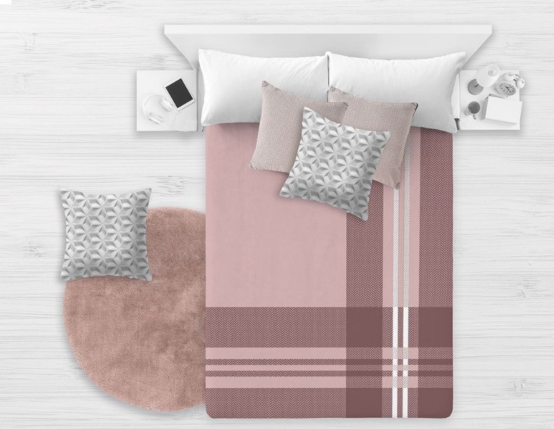 Manta extra suave para cama de Manterol en color rosa estilo