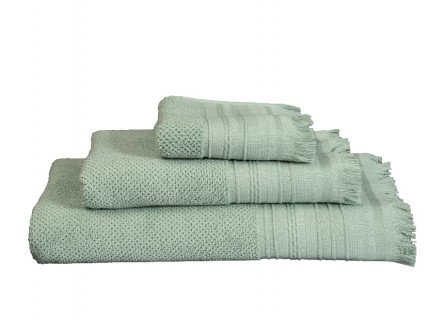 Toalla de algodón, en color liso verde seco terminada en fleco, diseño moderno y de gran calidad