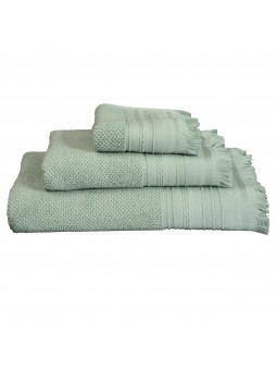 Toalla de algodón, en color liso verde seco terminada en fleco, diseño moderno y de gran calidad