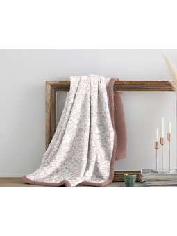 Manta plaid para pie de cama o como manta de sofá en color rosa de borreguito